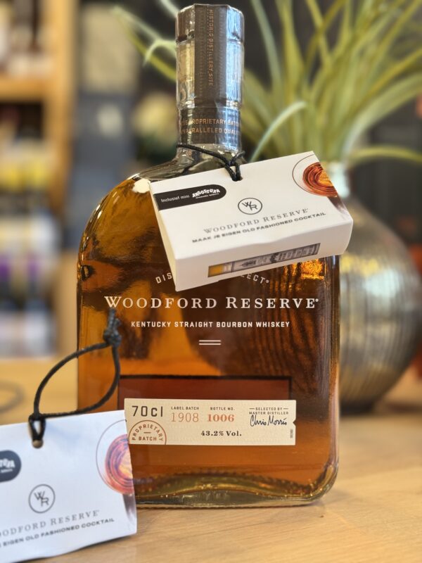 Woodford Reserve met Angostura Bitter on-pack